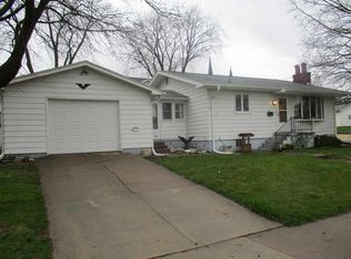 2734 Garfield St, Clinton, IA 52732
