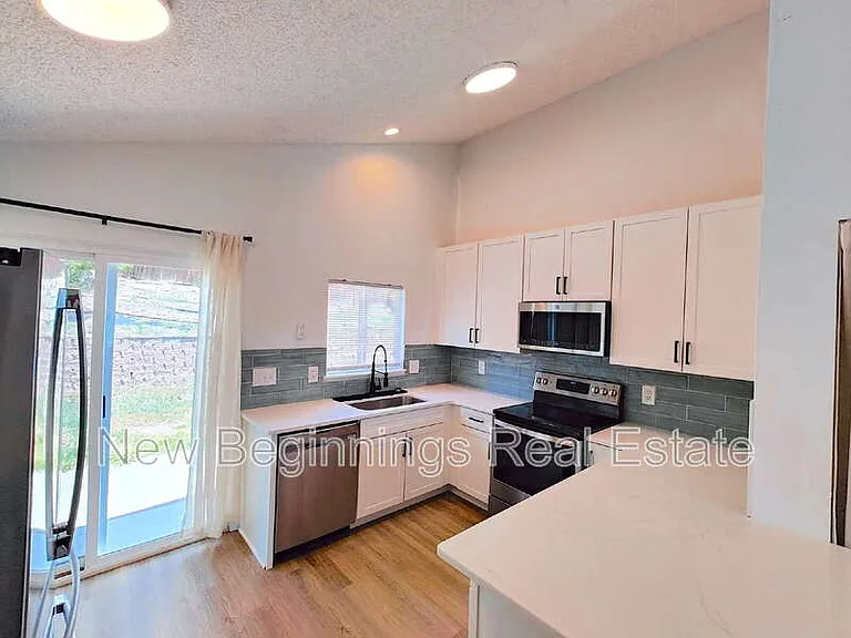 5560 Montgomery Ter — Photo 6