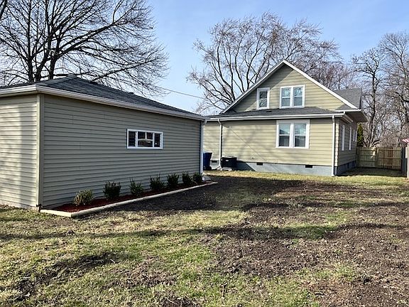 4th image of 805 Helmholz Ave