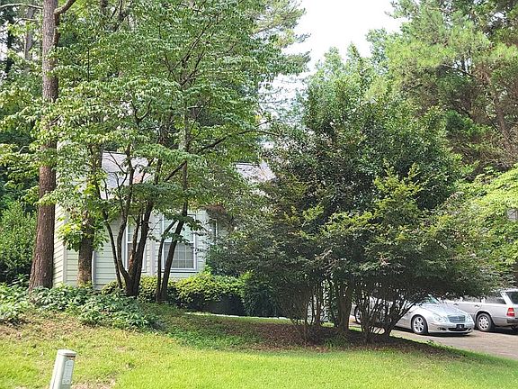 3rd image of 4125 Huntcliff Dr