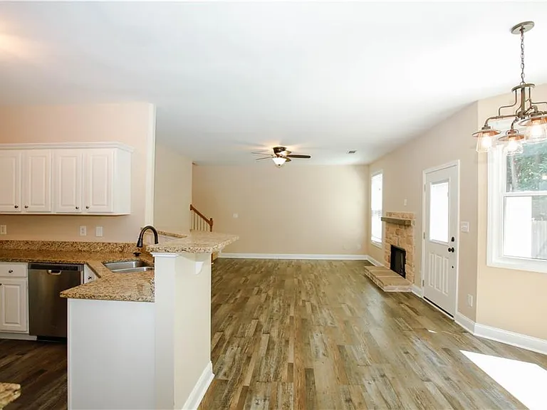 1005 Landover Xing — Photo 8
