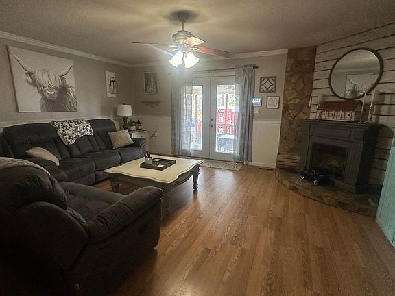 3rd image of 4327 Iron Hill Road