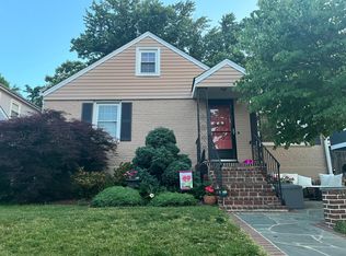 1101 Cross Dr, Alexandria, VA 22302