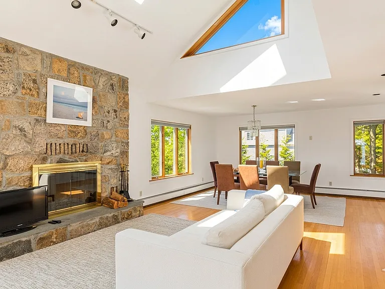 18 Noyac Harbor Rd — Photo 4