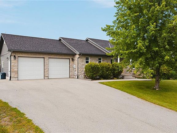 3rd image of 14 Regency Dr