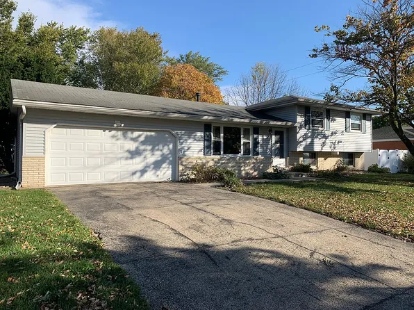 225 E Oakwood St, Morton, IL 61550