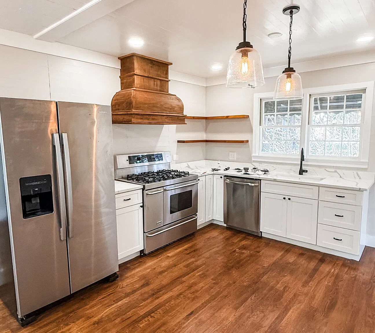 3 bed, 2.0 bath, 1511 sqft, $2,300 — Photo 3