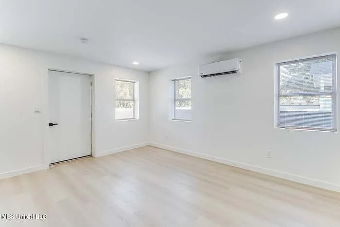 264 McDonnell Ave #C — Photo 4