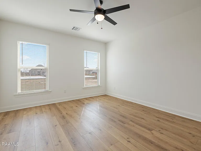 107 Lotus St — Photo 13