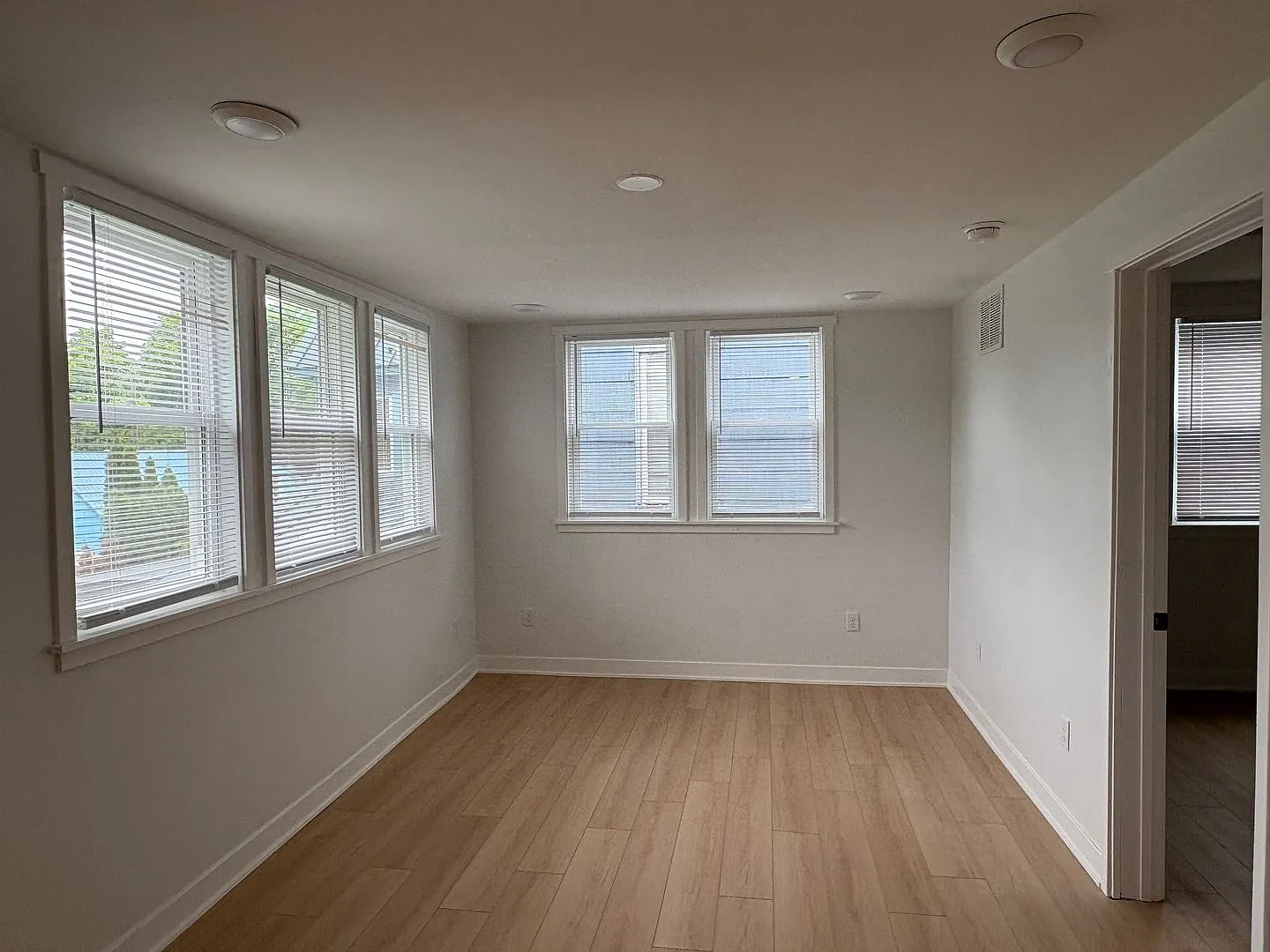 Amazing Parkside Quadplex — Photo 4