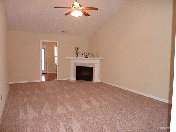 Great Room - Vaulted Ceiling