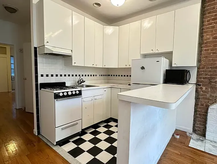 14 Jones St #3B — Photo 5