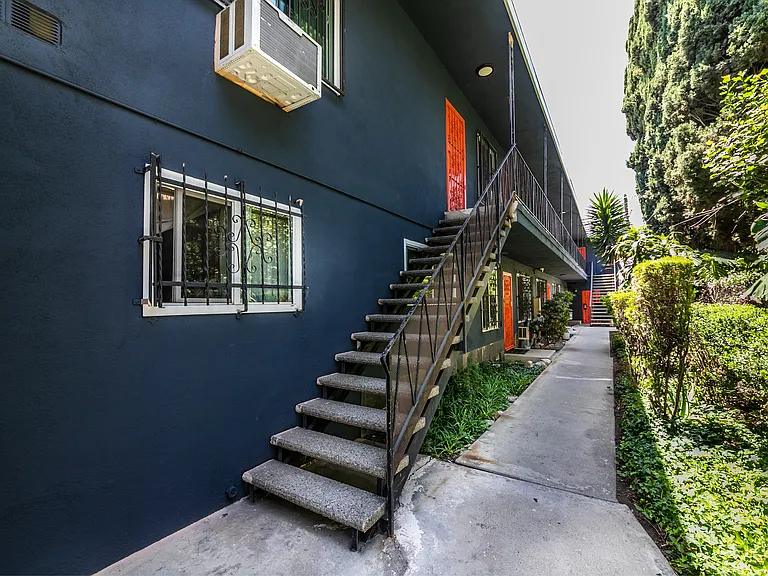 1908 Clinton St #4 — Photo 11