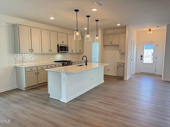 3rd image of 2840 Quarry Rd #174