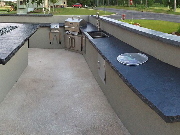 outdoor patio/kitchen