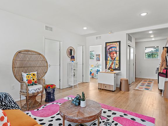 4th image of 1504 Perry St #205