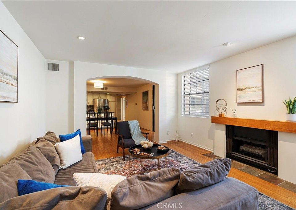 1st image of 740 N Kings Rd APT 208