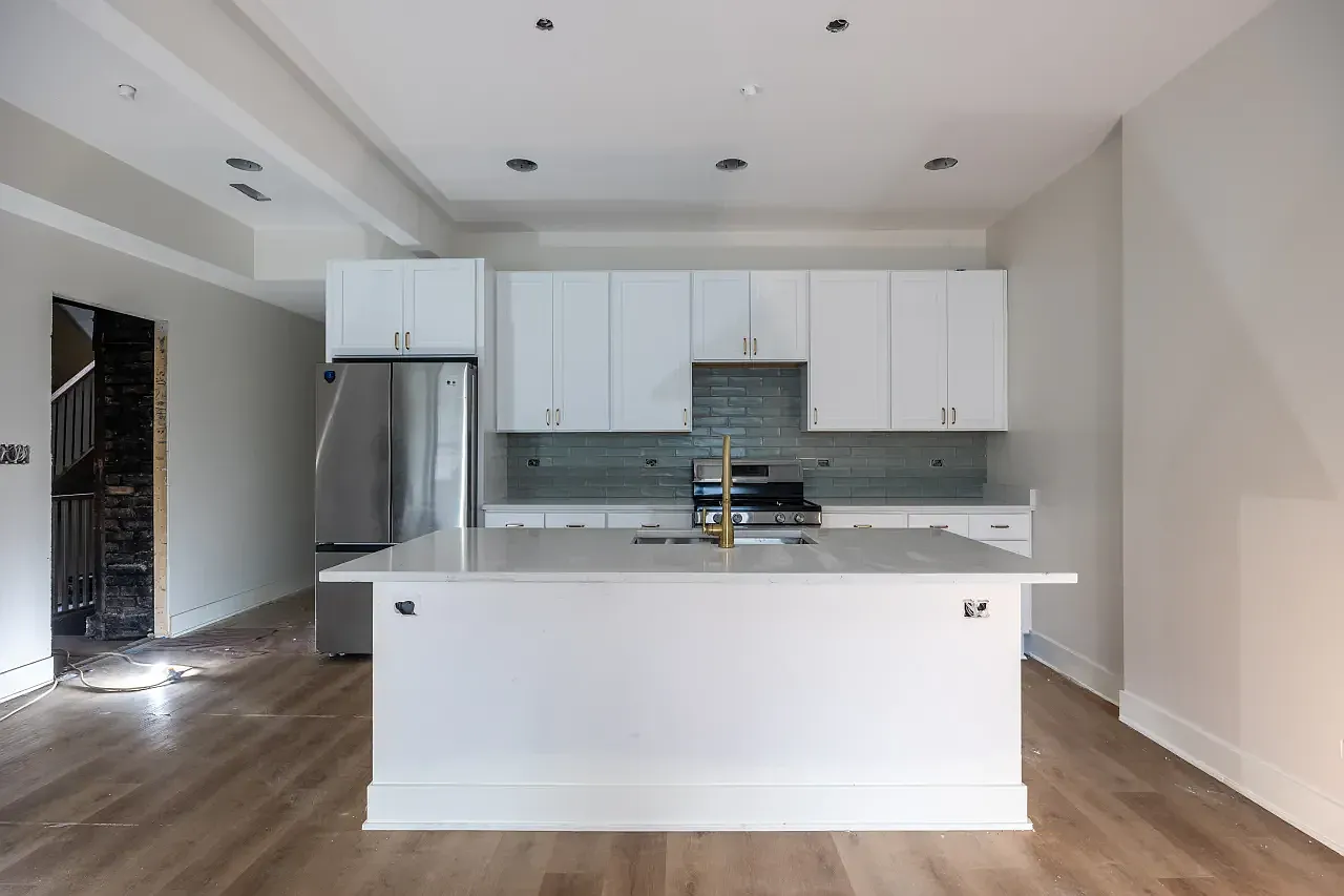 3 bed, 1350 sqft, $3,575 — Photo 1