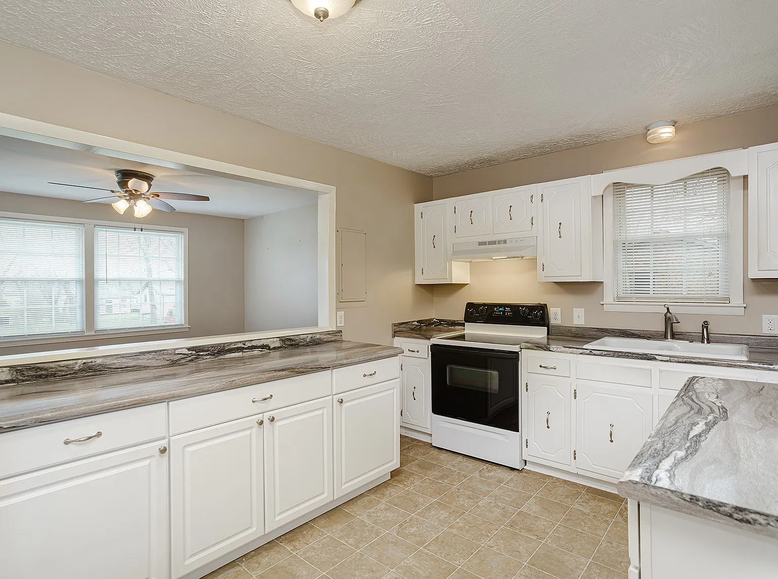 3 bed, 1058 sqft, $1,600 — Photo 3