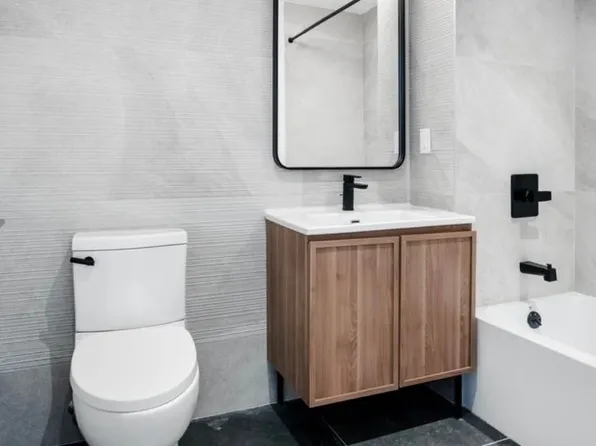 71-02 Parsons Boulevard image 9 of 10