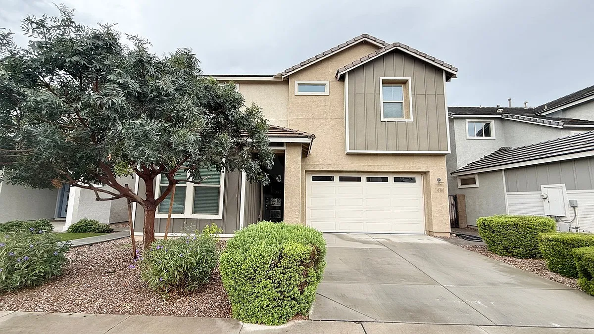 4 bed, 3.0 bath, 2591 sqft, $3,295 — Photo 1