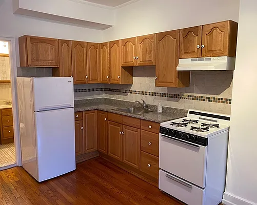 Rented by C M E PROPERTIES | media 10