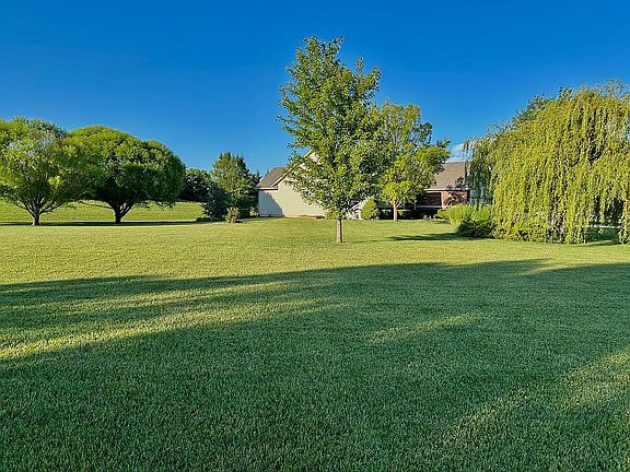3rd image of 520 W Sienna Ct