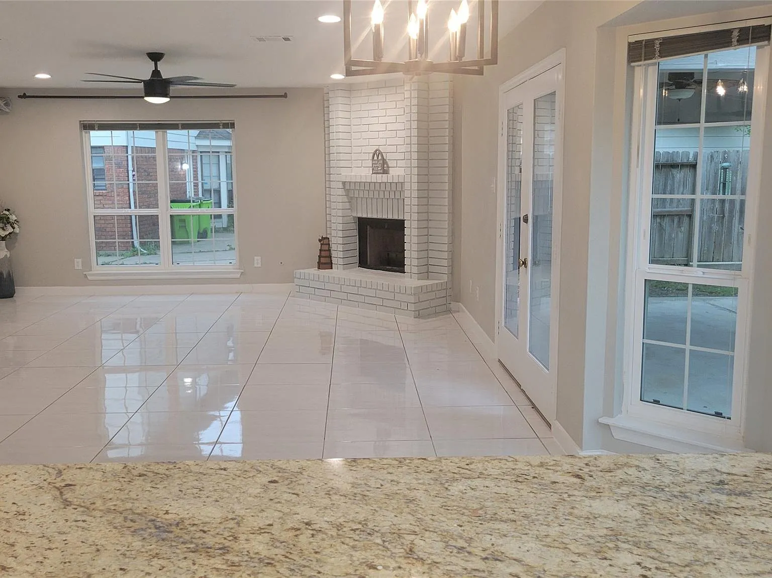 4 bed, 2.5 bath, 2496 sqft, $2,500 — Photo 2