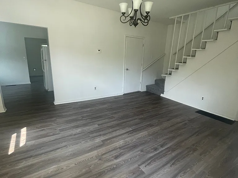 1064 S Central Ave — Photo 3