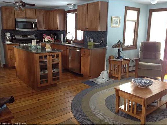 3rd image of 86 Lakewood Cir S