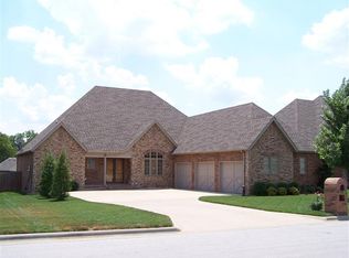 3158 W Knob Hill St, Springfield, MO 65810