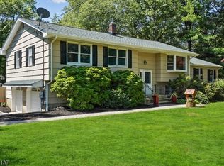 89 Oakdale Rd, Chester, NJ 07930