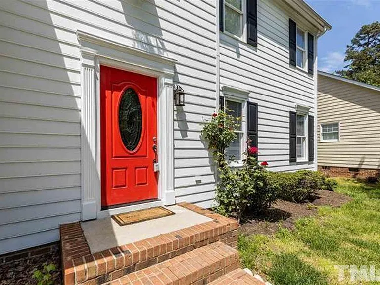 112 Kronos Ln — Photo 2