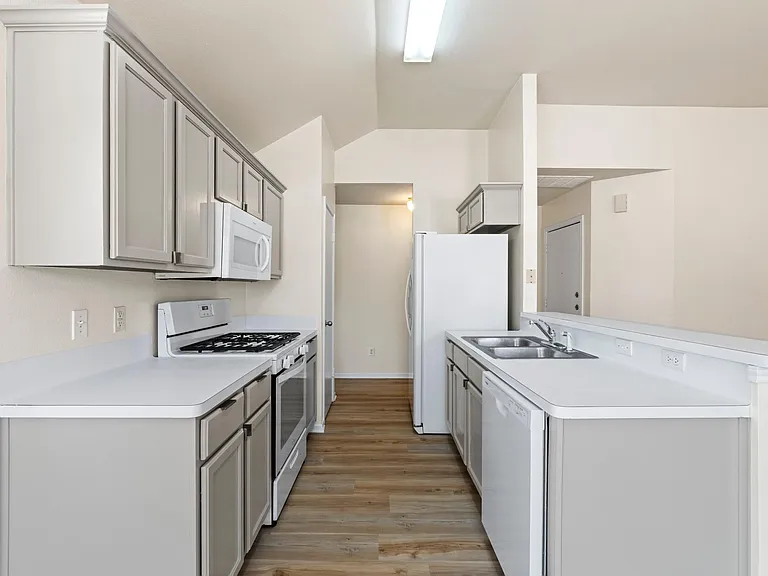 1501 Catherine Ct — Photo 10