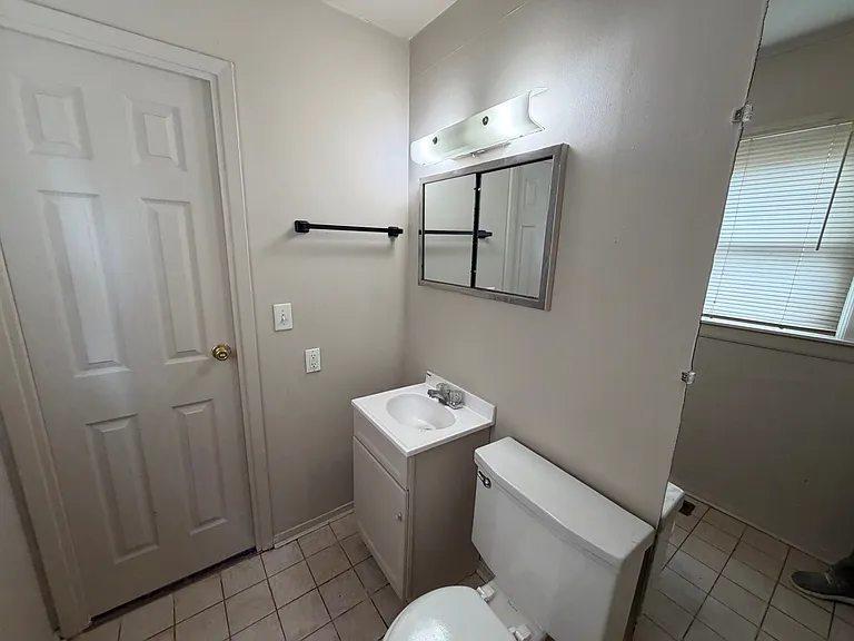 1612 Crestview Dr — Photo 7