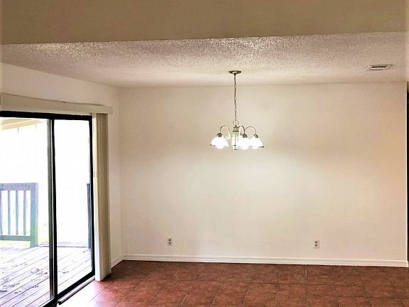 4th image of 1309 Somerset Dr
