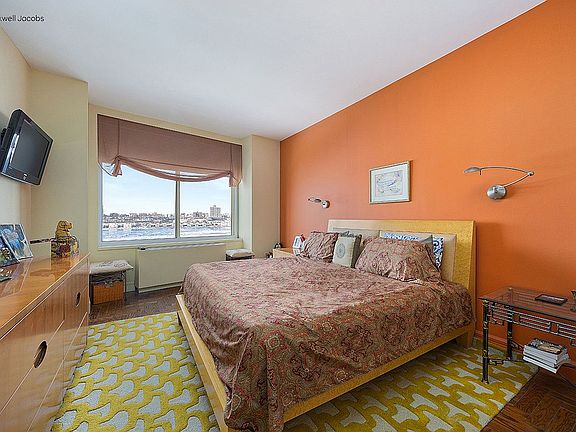 5th image of 200 Riverside Blvd APT 10L