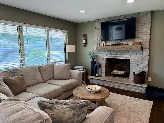 4th image of 1532 Dennis Dr