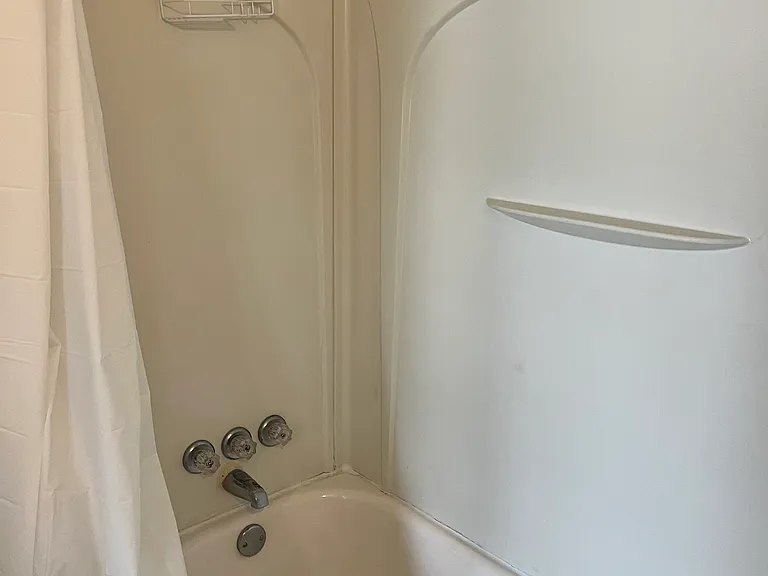 1633 NW 29th St #5 — Photo 7