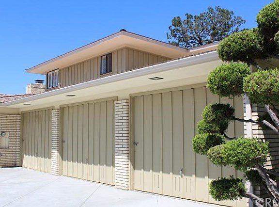 3rd image of 15957 Carmenia Dr