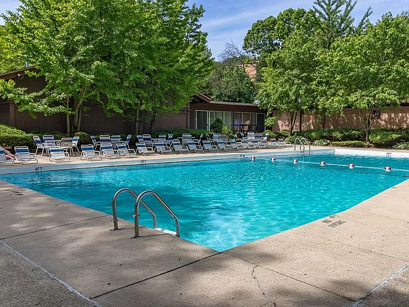 5th image of 5500 Hillcrest Ln #3F