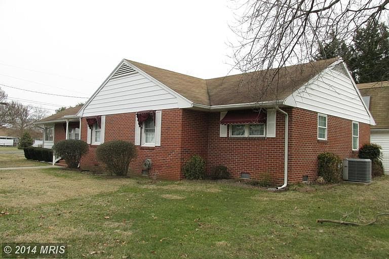 1st image of 901 Greenway Dr