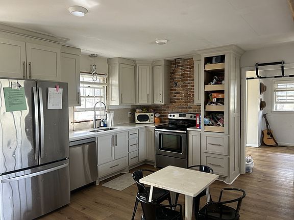 5th image of 309 Stella Ave