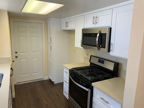 3rd image of 1305 Stanley Ave #9