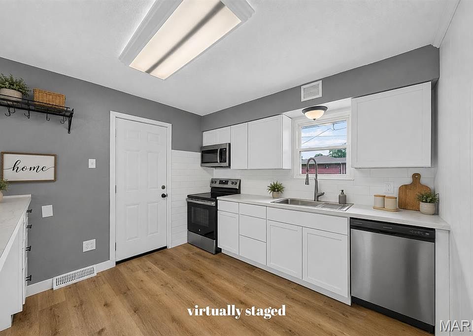 1st image of 34 Chadwick Dr