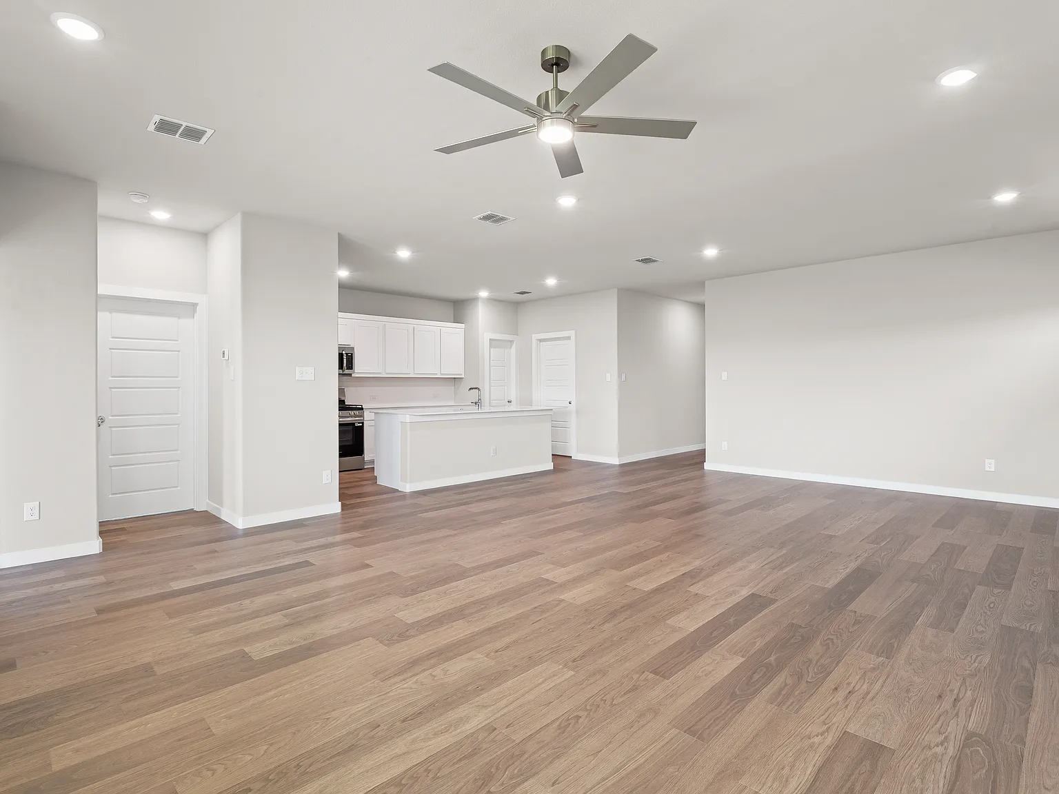 4 bed, 2164 sqft, $2,450 — Photo 4