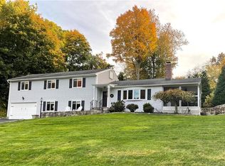 7 Lilac Ln, Norwalk, CT 06851
