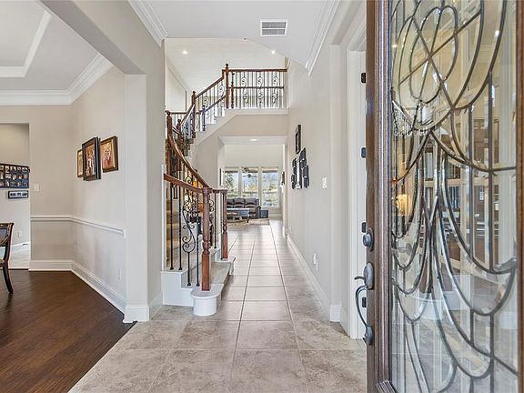 5th image of 38 Lost Oak Ct