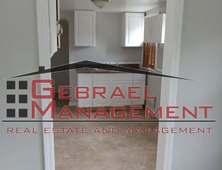 920 Ames St — Photo 6