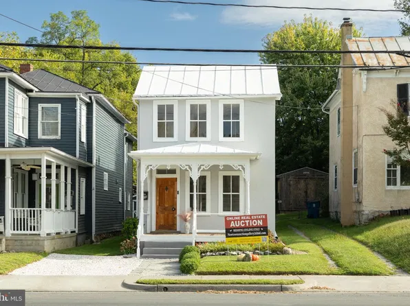310 E Main St, Berryville, VA 22611